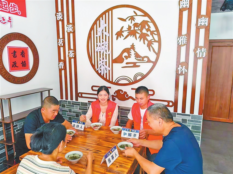 “茶越喝越濃 心越聊越近”